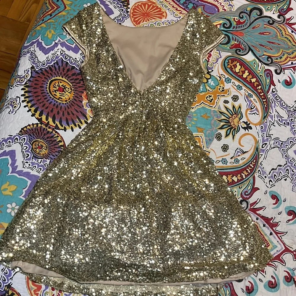 Gold sequin dress - Picture 2 of 4